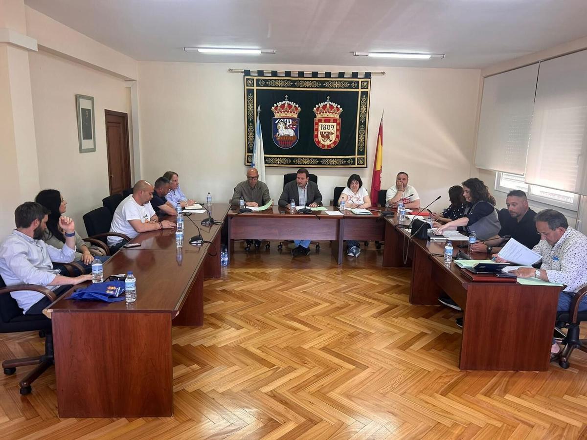 La corporación municipal, reunida en pleno.