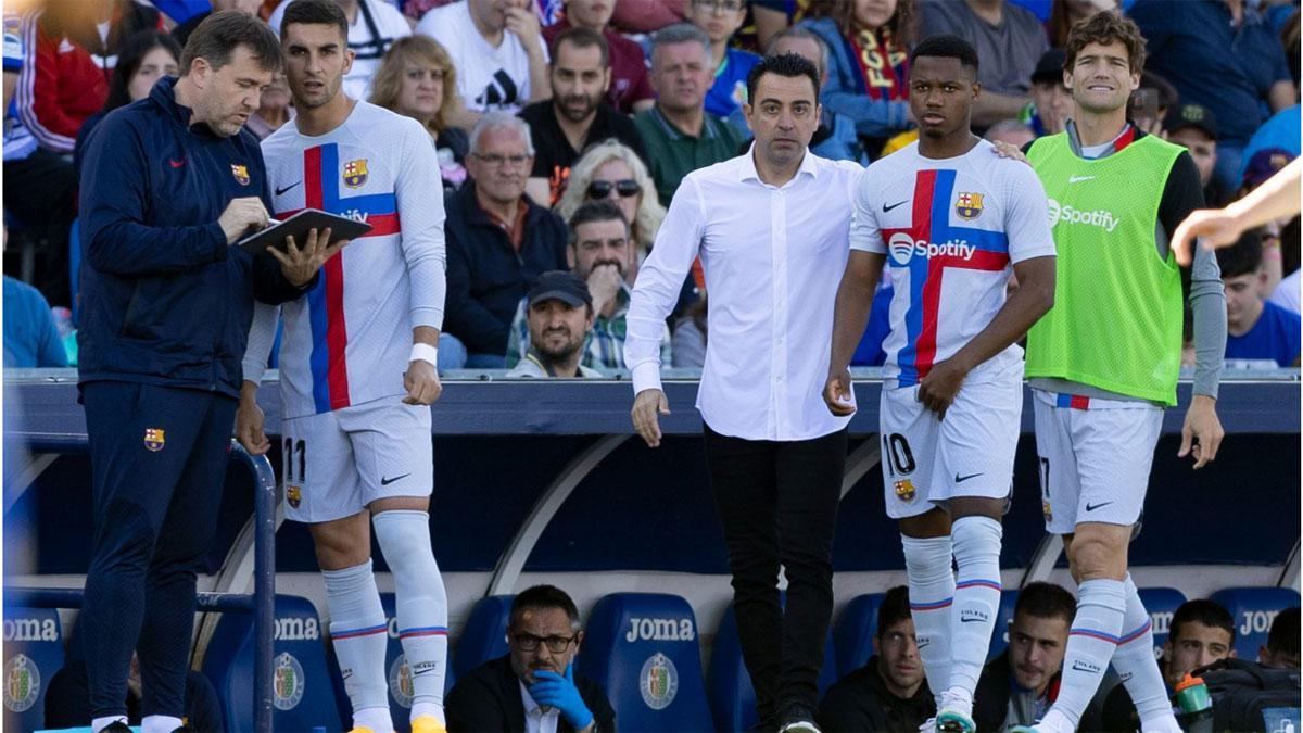 Ferran Torres y Ansu Fati entraron en el mismo momento al césped del Coliseum