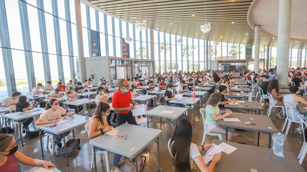 Pruebas de la EBAU en el Auditorio de Torrevieja el pasado año