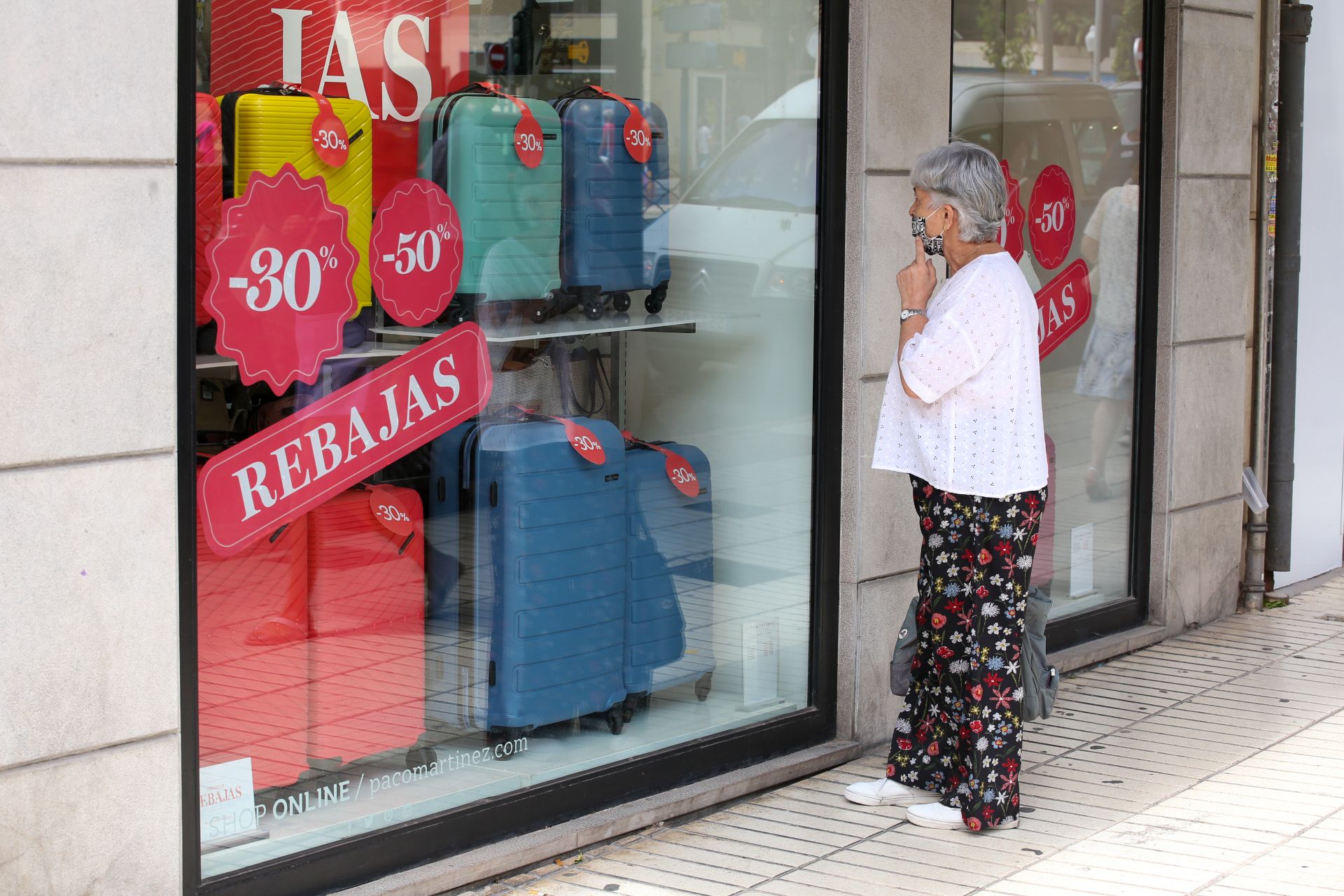 El comercio de Alicante confía en las rebajas de verano