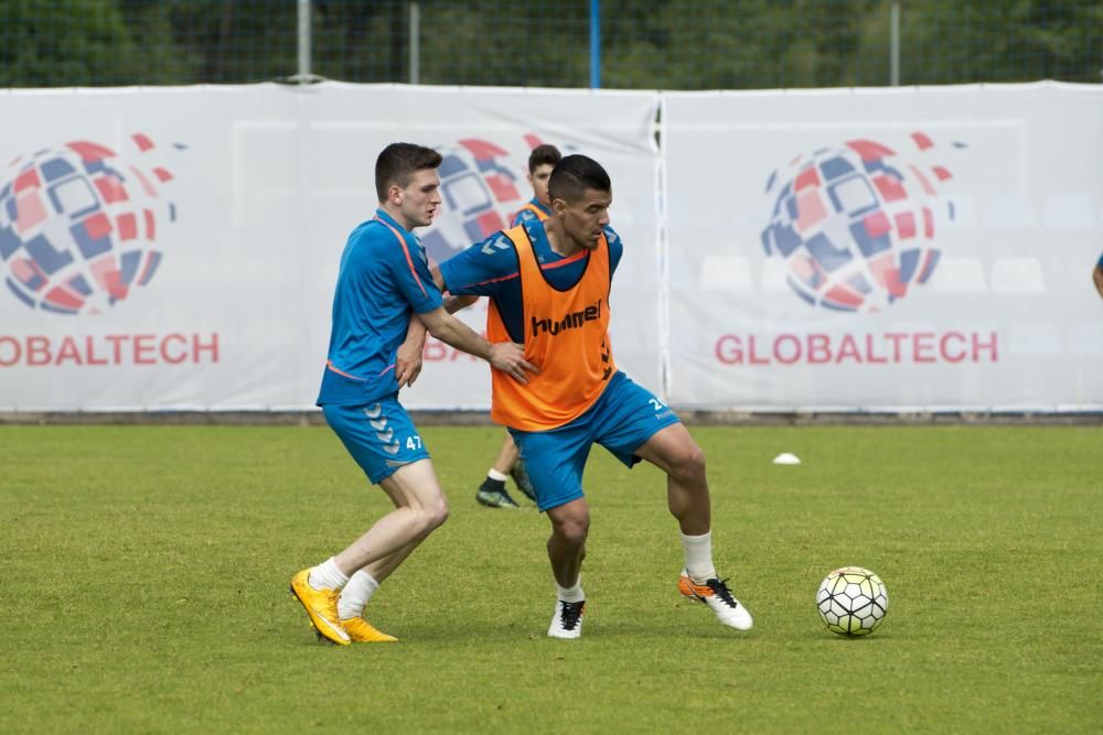 Entrenamiento del Real Oviedo y alumnos del Loyola