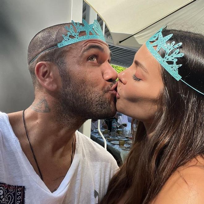 Dani Alves y Joana Sanz derrochan amor