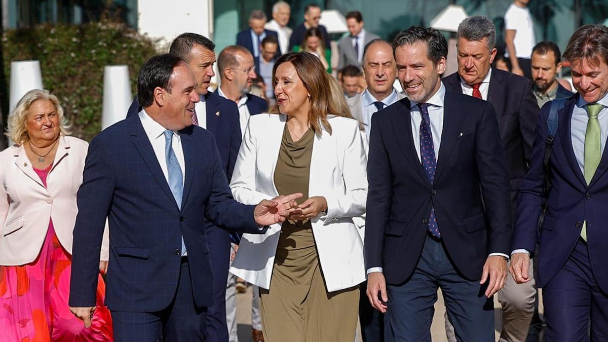 La alcaldesa de València, María José Catalá, junto al president Pérez Llorca y el portavoz nacinal del PP, Borja Sémper.