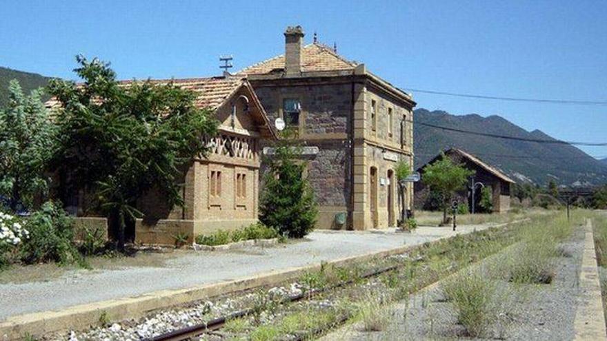 Descarrilan cuatro vagones de un tren cargado de maíz