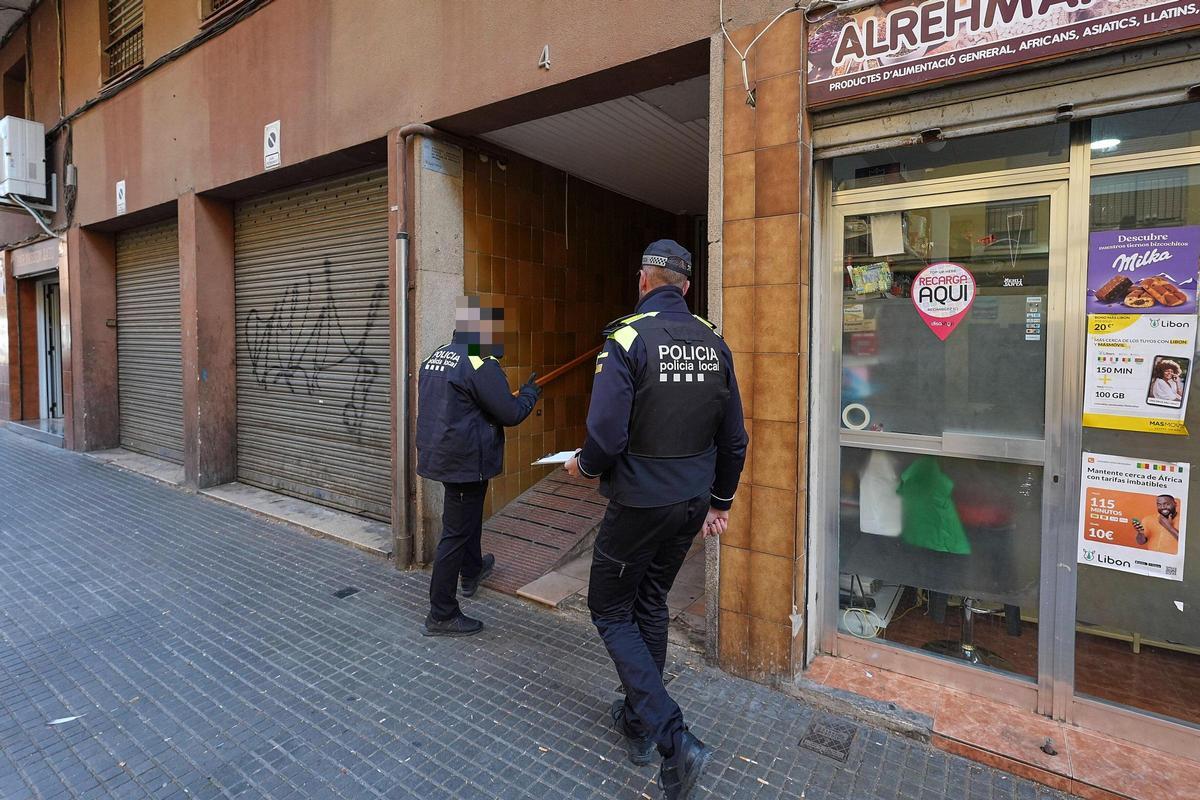 Les imatges d'un operatiu antidroga en un pis de Salt Les imatges d'un operatiu antidroga en un pis de Salt