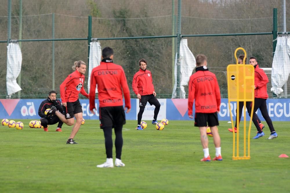 El preparador deportivista, Natxo González, ha facilitado la convocatoria del equipo coruñés tras el entrenamiento de esta mañana.