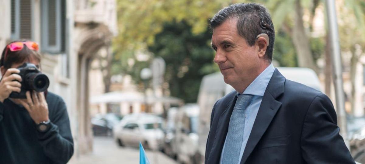 Jaume Matas a su llegada hoy a la Audiencia de Palma.