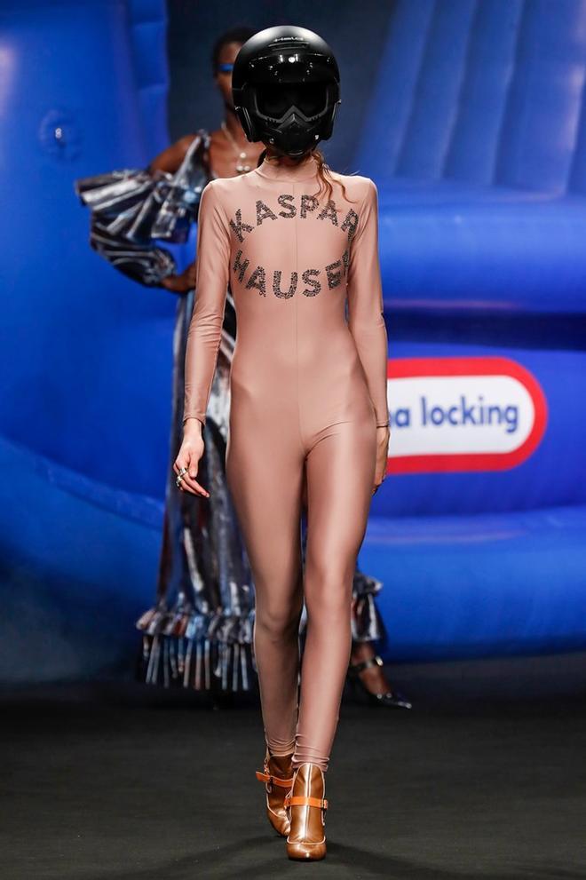 Ana Locking