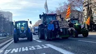 Unos 2.000 tractores en el centro de Barcelona: "Hoy hace gracia, verás cuando vengamos 6 veces"