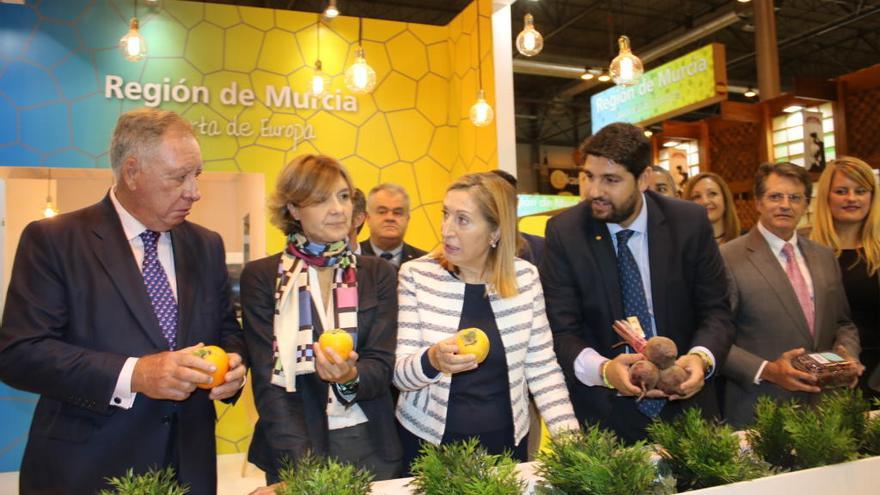 La ministra Tejerina y la presidenta del Congreso, Ana Pastor, junto a López Miras y el consejero Jódar en la inauguración de Fruit Attraction.