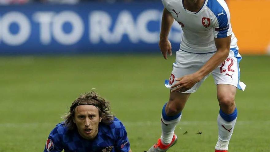 Modric, sobre el césped en el partido contra la República Checa.