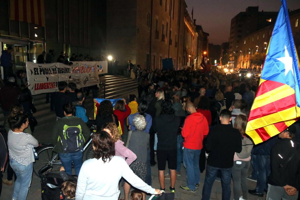 Concentració a Girona per demanar al Parlament que proclami la República