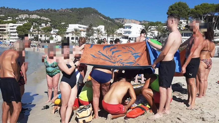 Rescatan a una bañista en apuros en una playa en Calvià