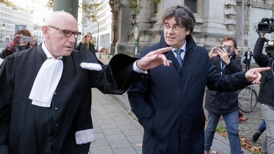 El juez belga aplaza hasta el 16-D la vista sobre la extradición de Puigdemont