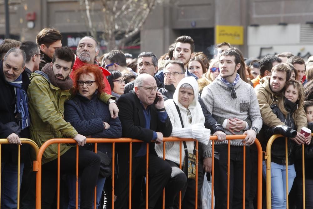 Ambientazo en la mascletà del día de la Crida