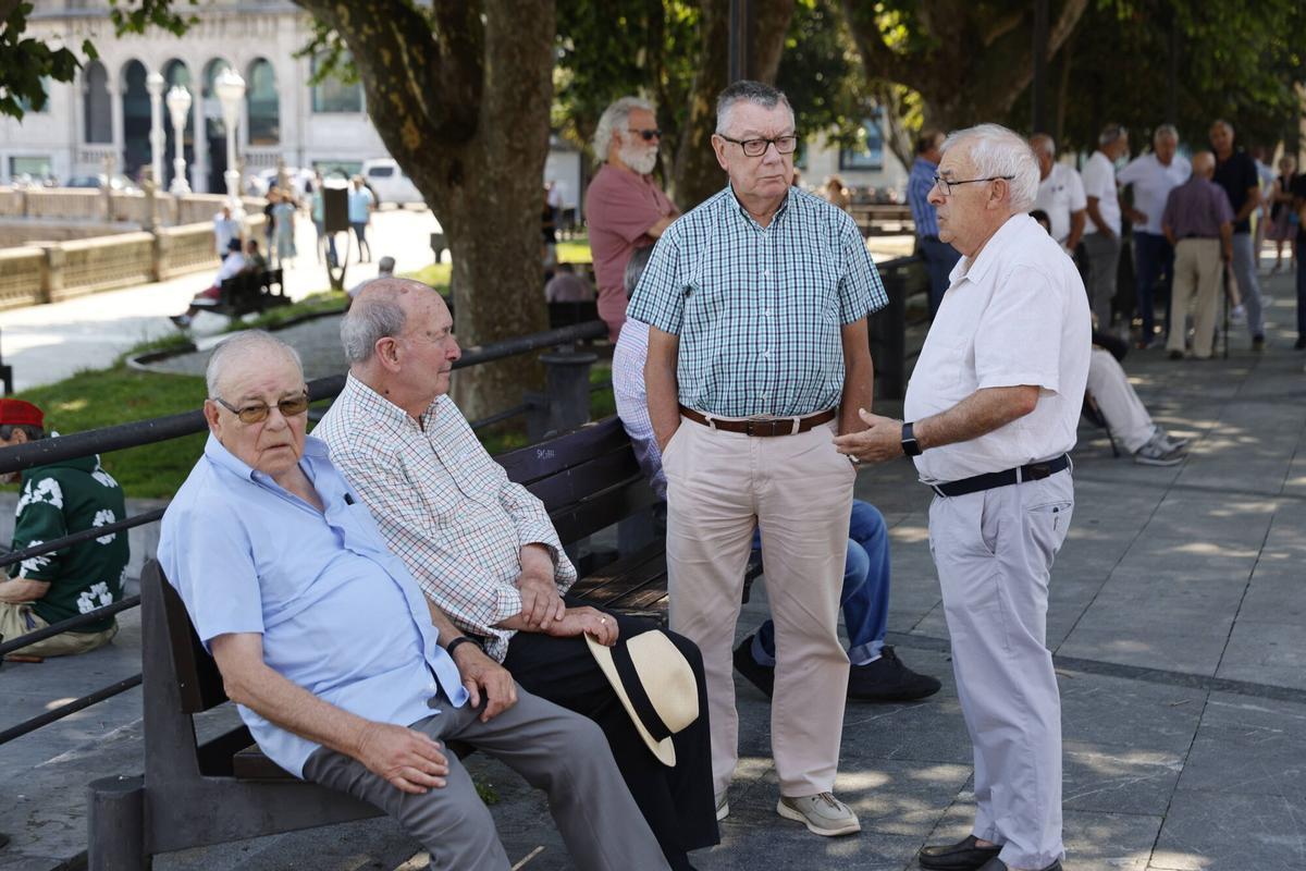 Gijón se emociona en el último adiós a Novoa