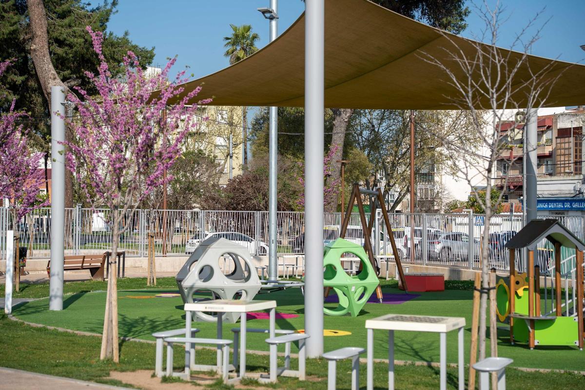 Zona con sombra en el parque infantil.