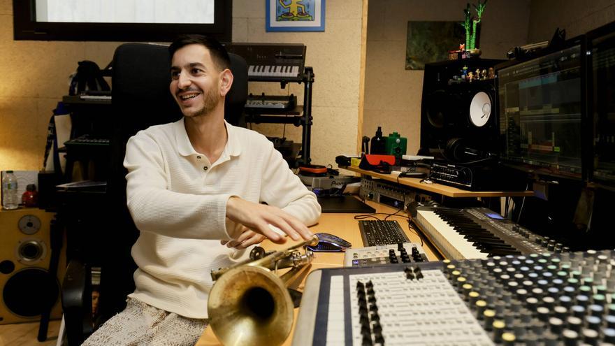 VÍDEO | Pere Navarro, un músico de jazz en la gira internacional de Rels B