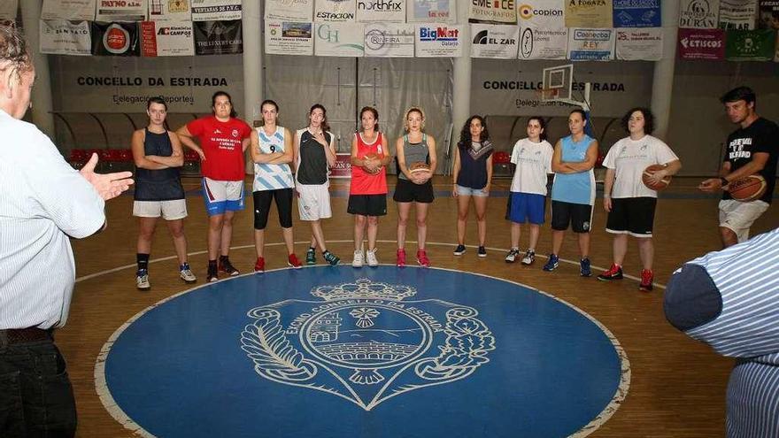 Las jugadoras estradenses, en el inicio de la pretemporada. // Bernabé