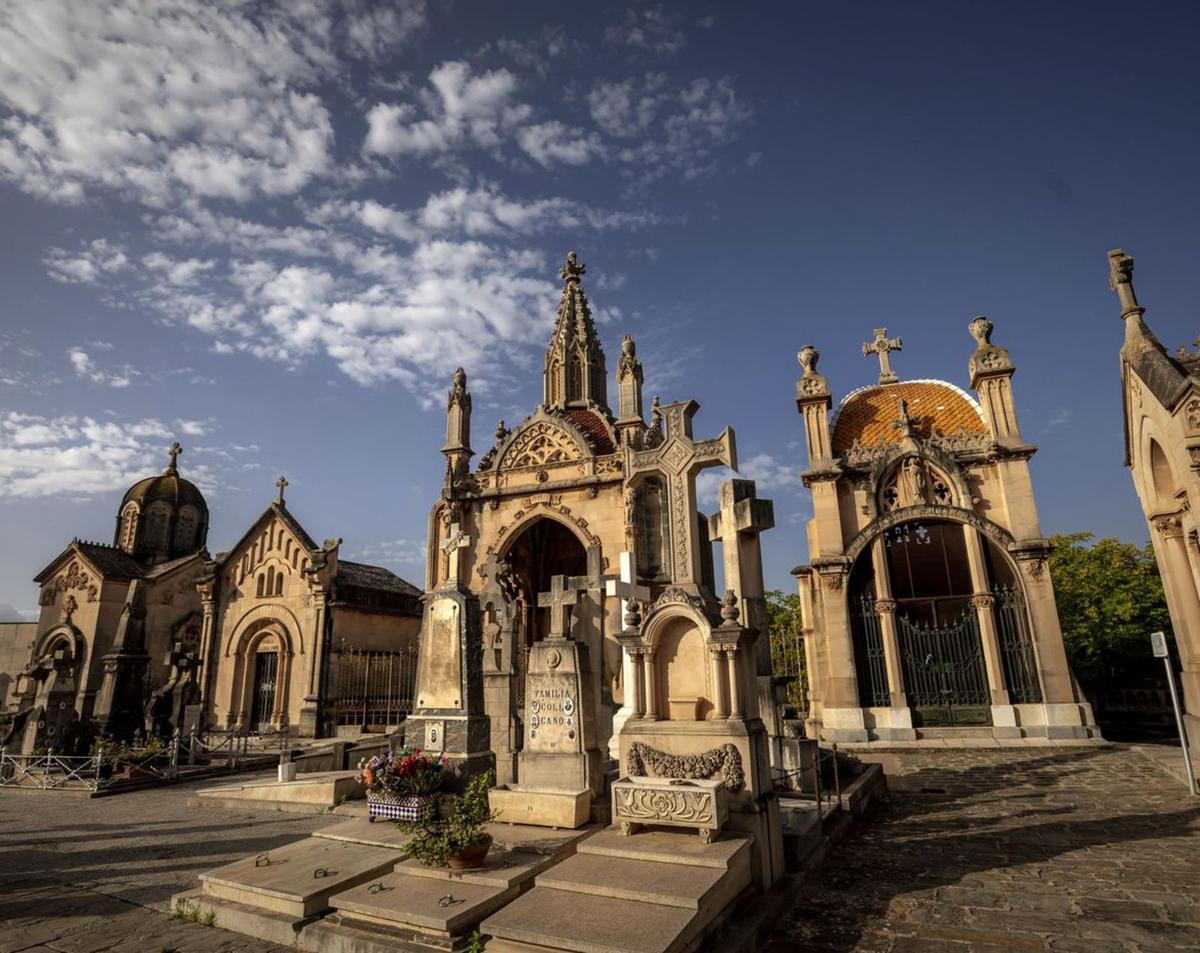 Algunas de las creaciones de Gaspar Bennazar en el cementerio de Palma. | B. RAMON