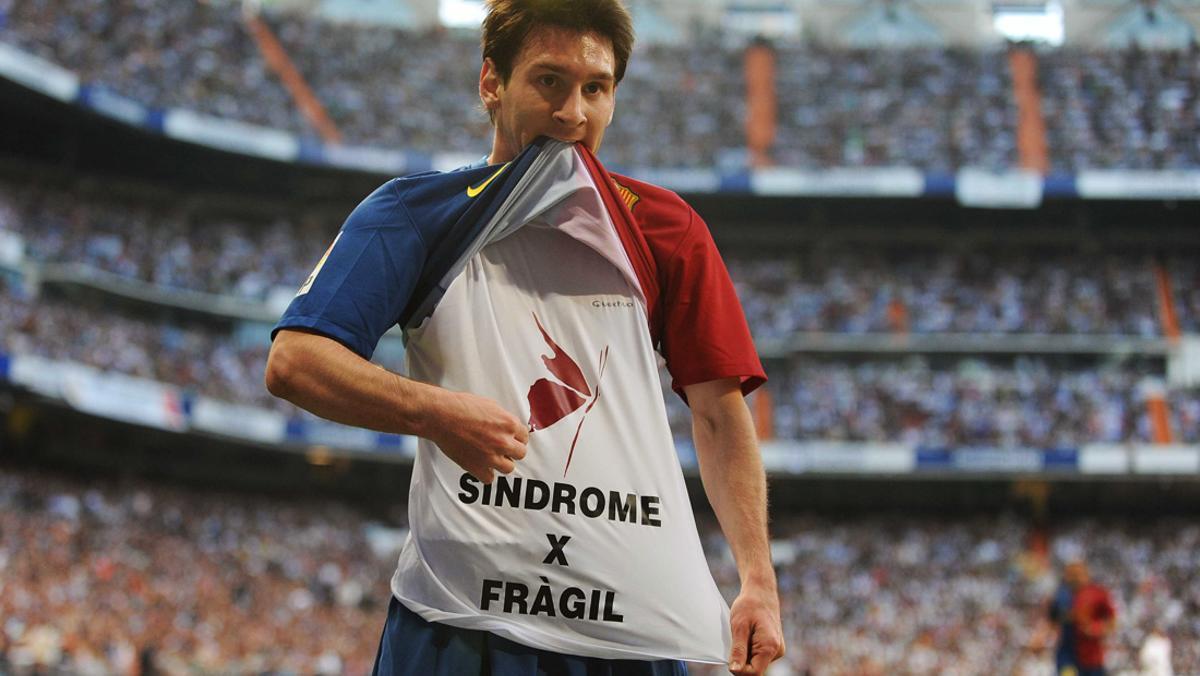 Messi ensenya la samarreta al Bernabéu