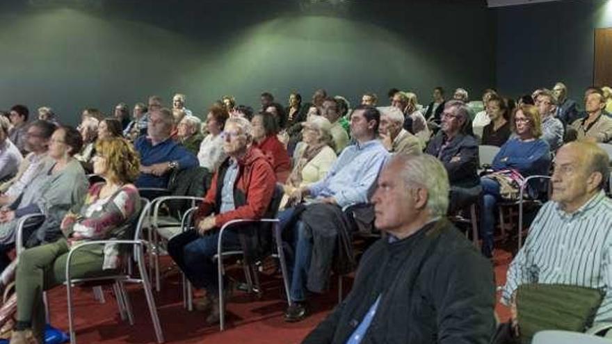 Público, ayer, en el Club Prensa Asturiana.