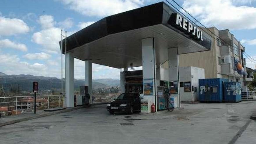 Dos encapuchados roban 500 euros en una gasolinera de Mondariz