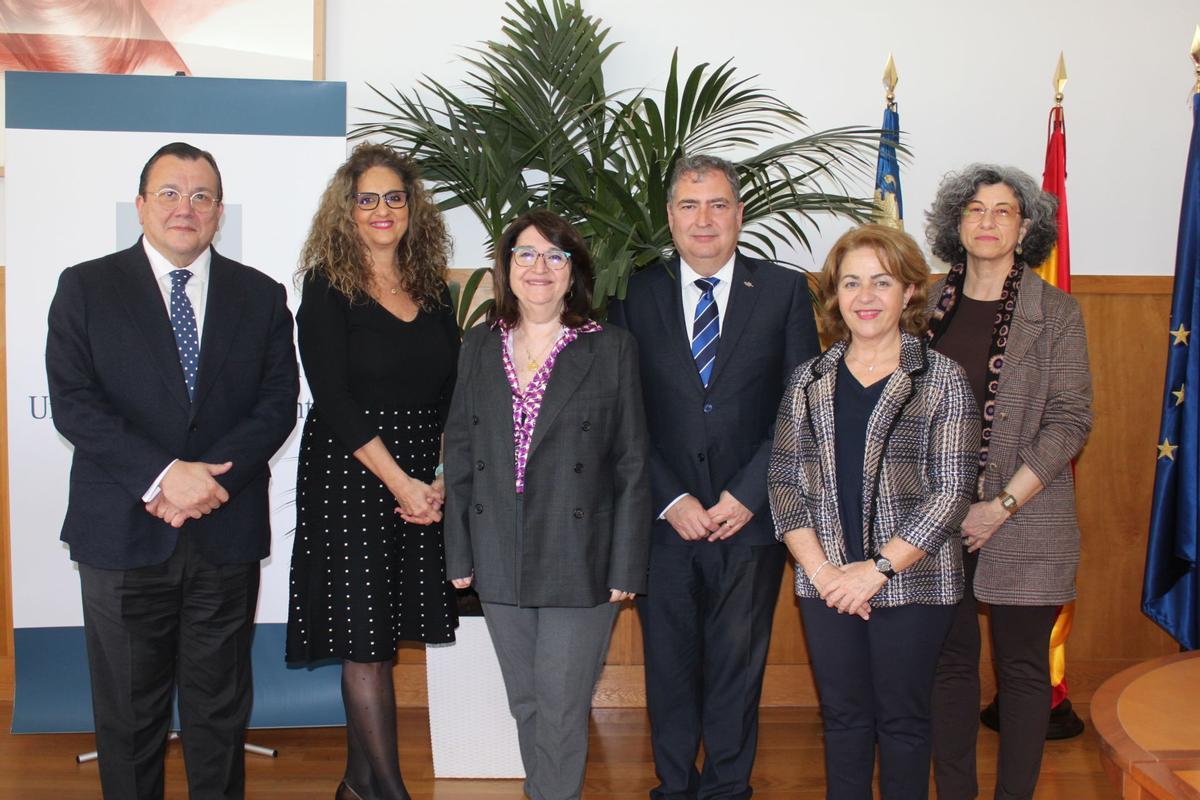 Responsables del convenio firmado entre Vectalia y la Universidad de Alicante