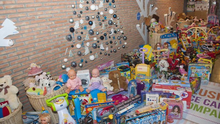 Abanca y Cáritas repartirán más de 4.000 juguetes en Galicia