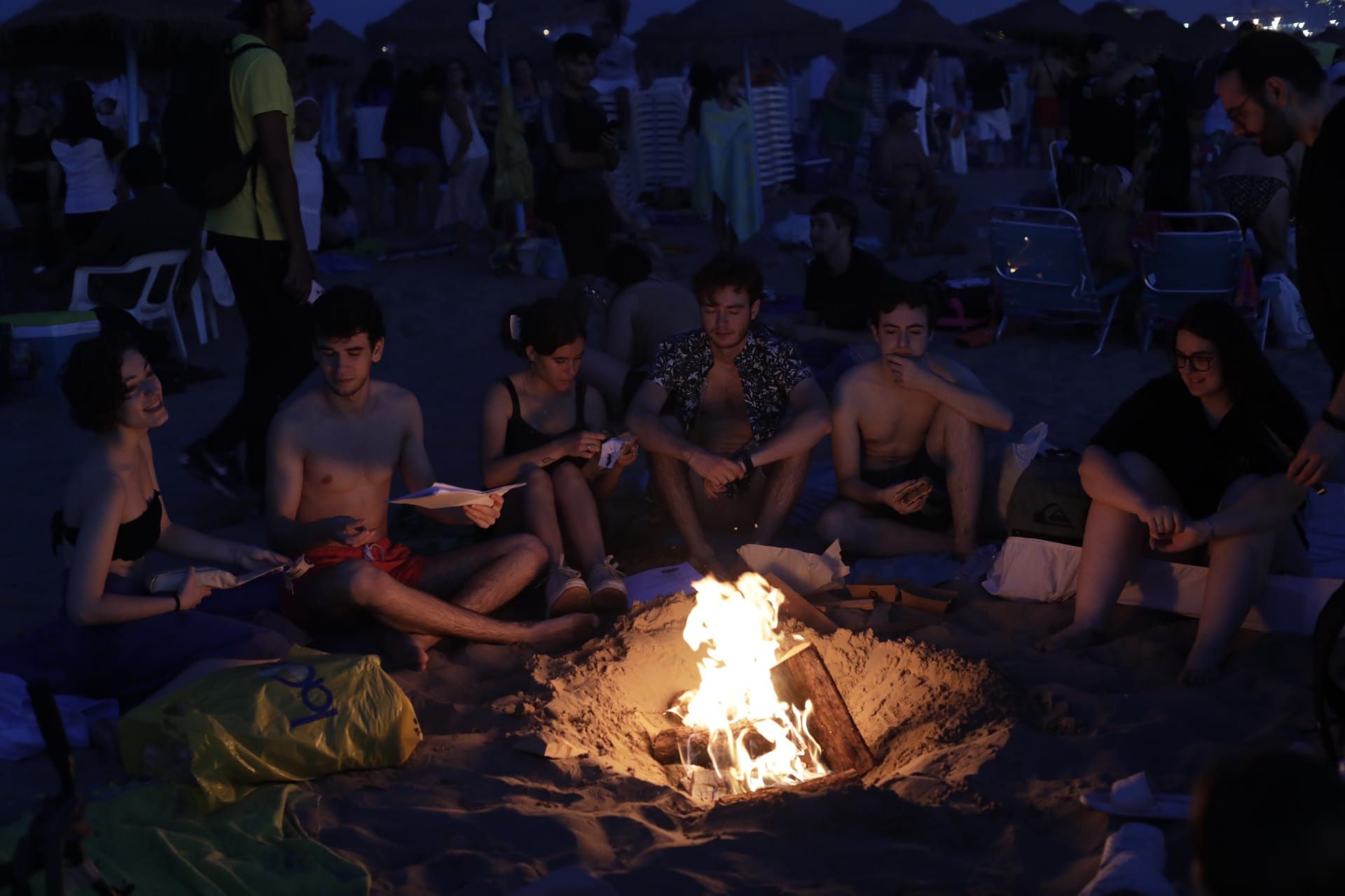 València inunda sus playas en el primer San Juan poscovid