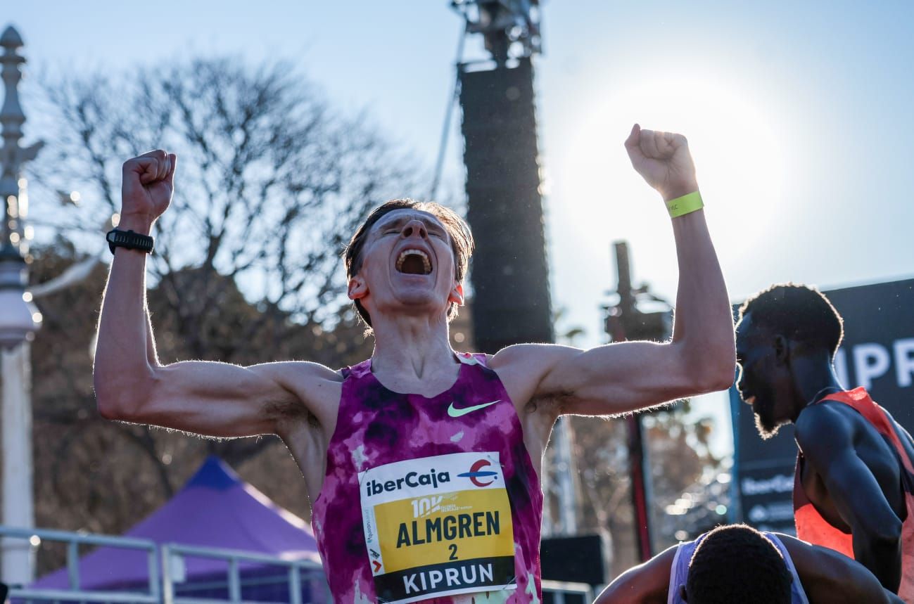 Llegada a la meta en la 10K Valencia Ibercaja by Kipruny