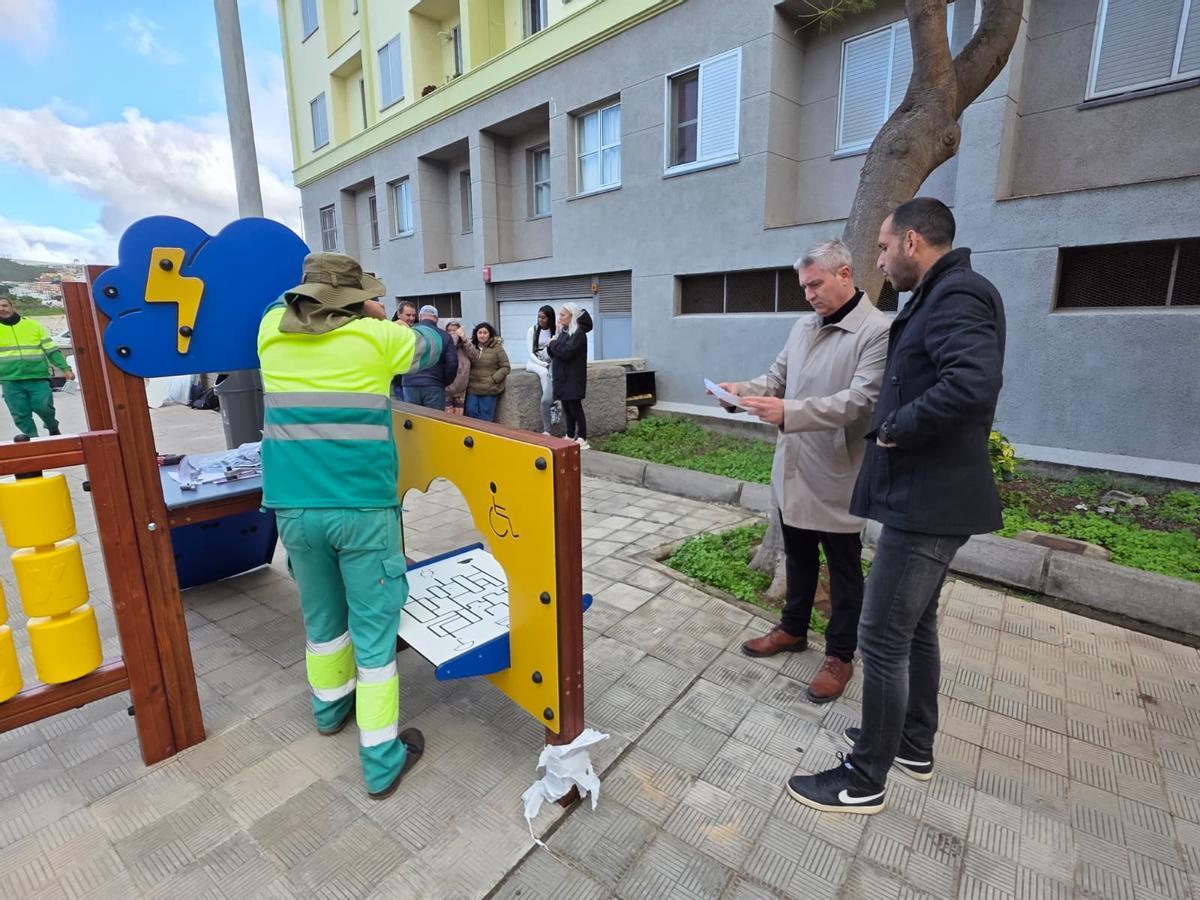 La Laguna estrena el nuevo parque infantil de Nueva Sabina.