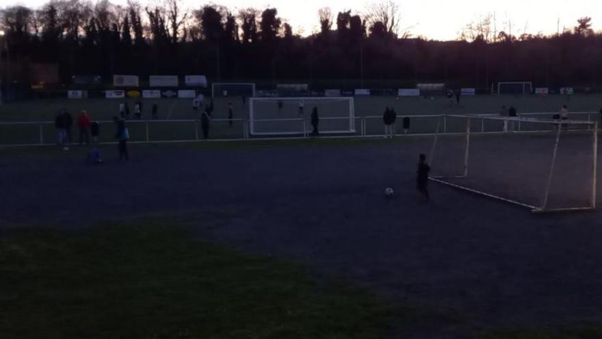 El Once Caballeros, sin luz para entrenar a la espera del Concello