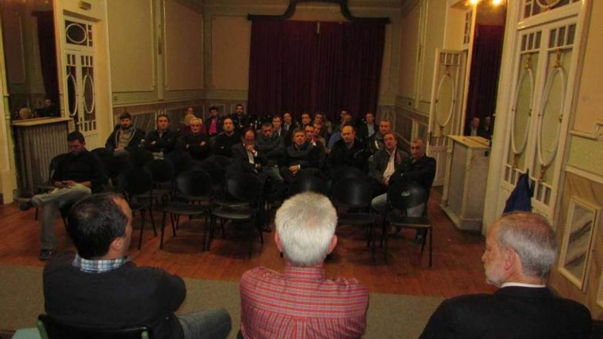 La asamblea de ASECOA celebrada ayer en el Casino de Llanes.