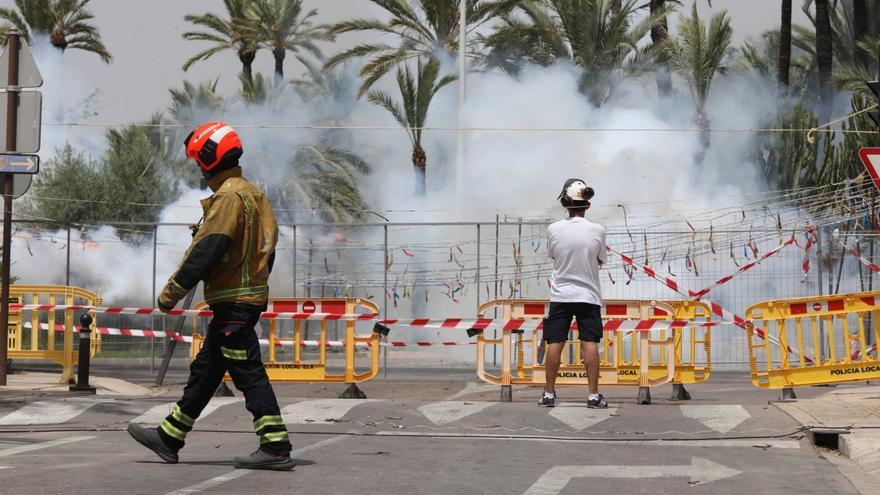 Una mascletà en Elche que se ha escuchado incluso más allá de El Altet y Santa Pola