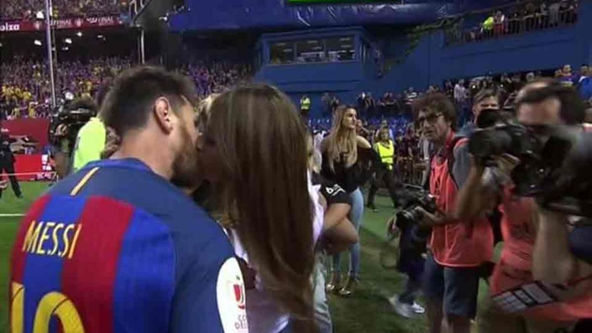 Messi recibió la felicitación de Antonella