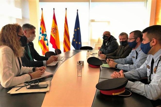 Reunión entre el gobierno de Badalona y responsables de Mossos y Guardia Urbana.