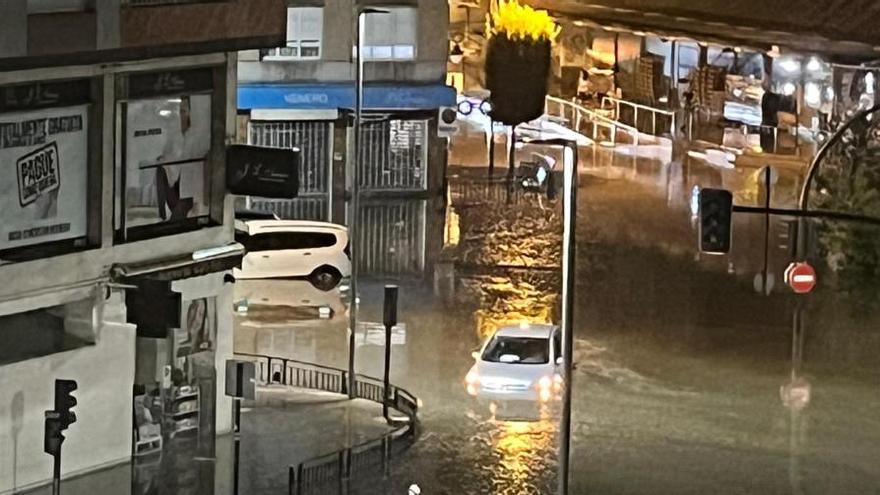 Una espectacular tromba de agua convierte Pola de Siero en una laguna