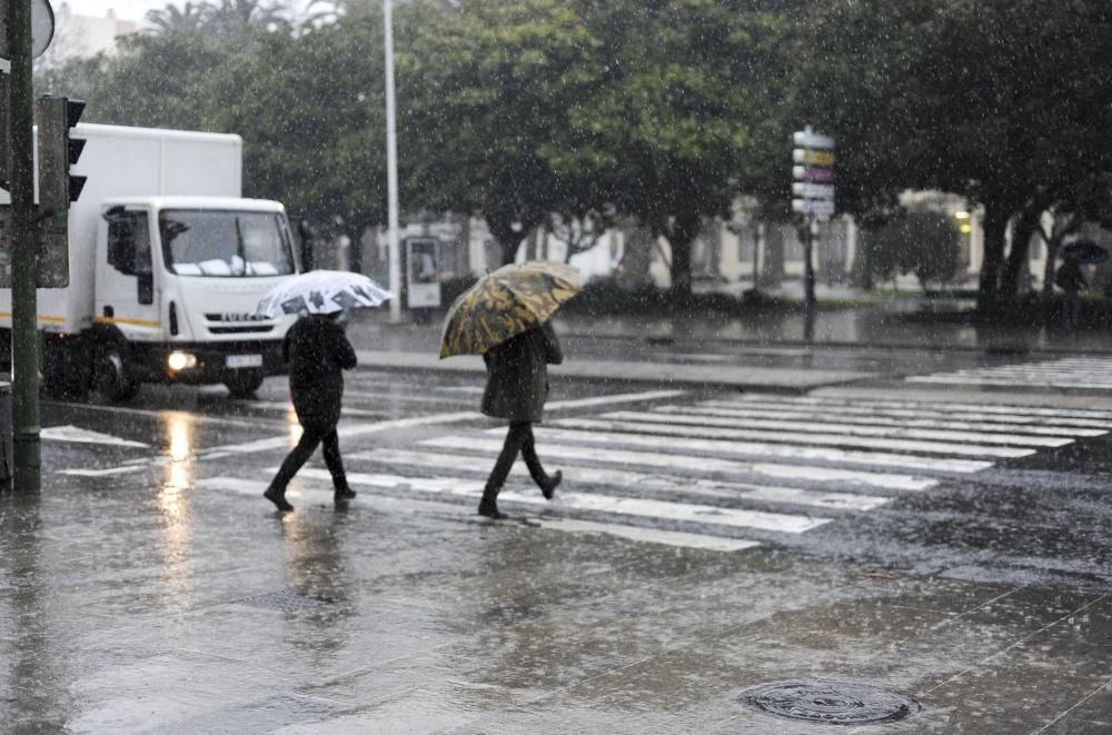 El litoral permanece en alerta naranja.