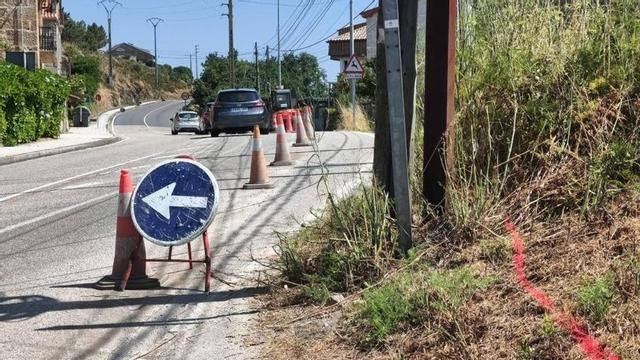 Obras en la carretera entre Cangas y Aldán, en O Viso. | GONZALO NÚÑEZ