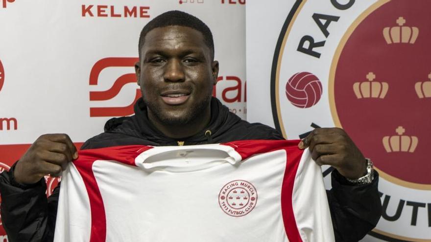 El Racing Murcia anuncia el fichaje de Drenthe, exjugador del Real Madrid