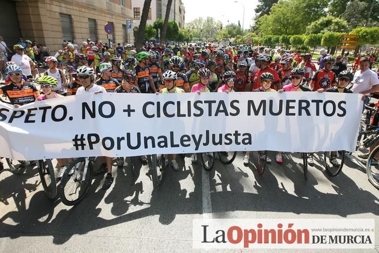 Concentración por la seguridad de los ciclistas