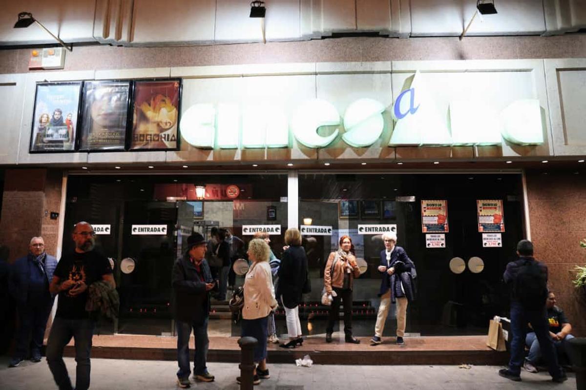 El único cine que queda en activo, los cines Aana