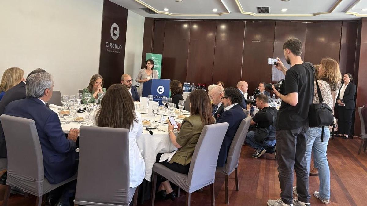 Lorenzana, durante el almuerzo-coloquio celebrado en el Círculo de Empresarios de Galicia, en Vigo