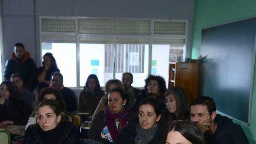 Imagen de archivo de una charla para padres en un curso sobre uso seguro de internet realizado en Vilagarcía. // Noé Parga