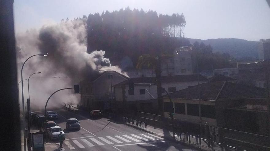 Espectacular incendio en Redondela