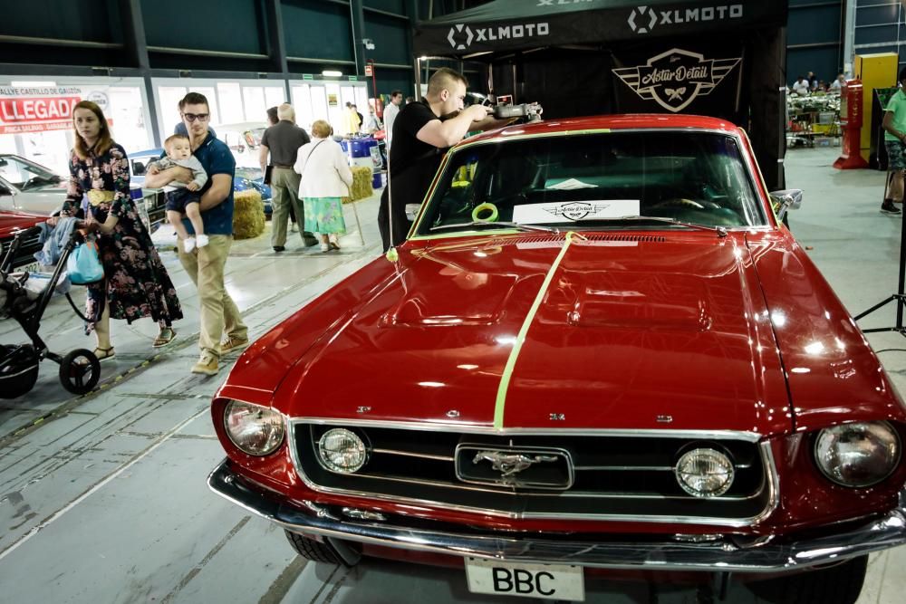 Exposición de coches clásicos en Gijón