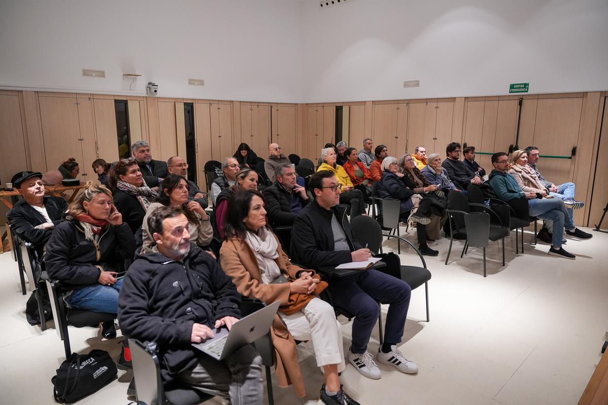 Público asistente al Consell d'Entitats de este lunes 12 de enero