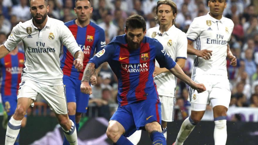 Madrid y Barça se enfrentan en un clásico histórico