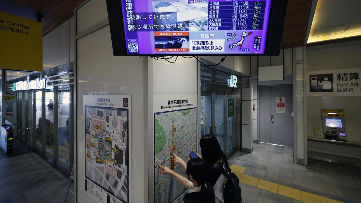 Al menos 42 líneas ferroviarias de transporte suspendidas en Japón tras la alerta por tsunami